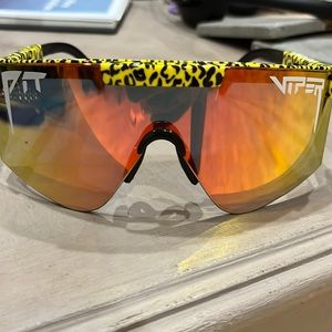 PIT VIPER 2000 - THE CARNIVORE